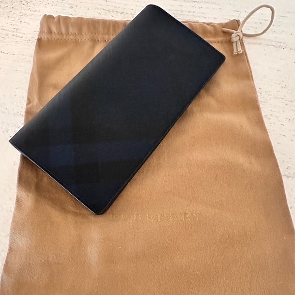 Authentic BURBERRY Black Leather Wallet - Picture 11 of 12